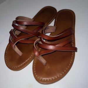 Strappy Universal Tread sandals